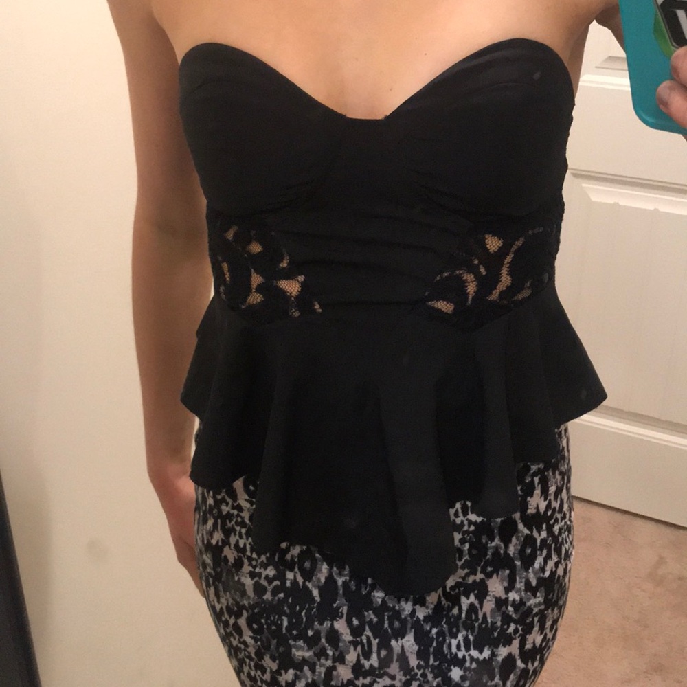 Alive Girl strapless lacy black top